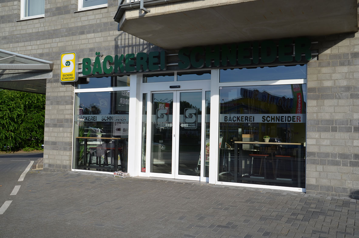 Baeckerei_Schneider_Bedburg1-ADS-Frame_Seitenteil_mit_Oberlicht