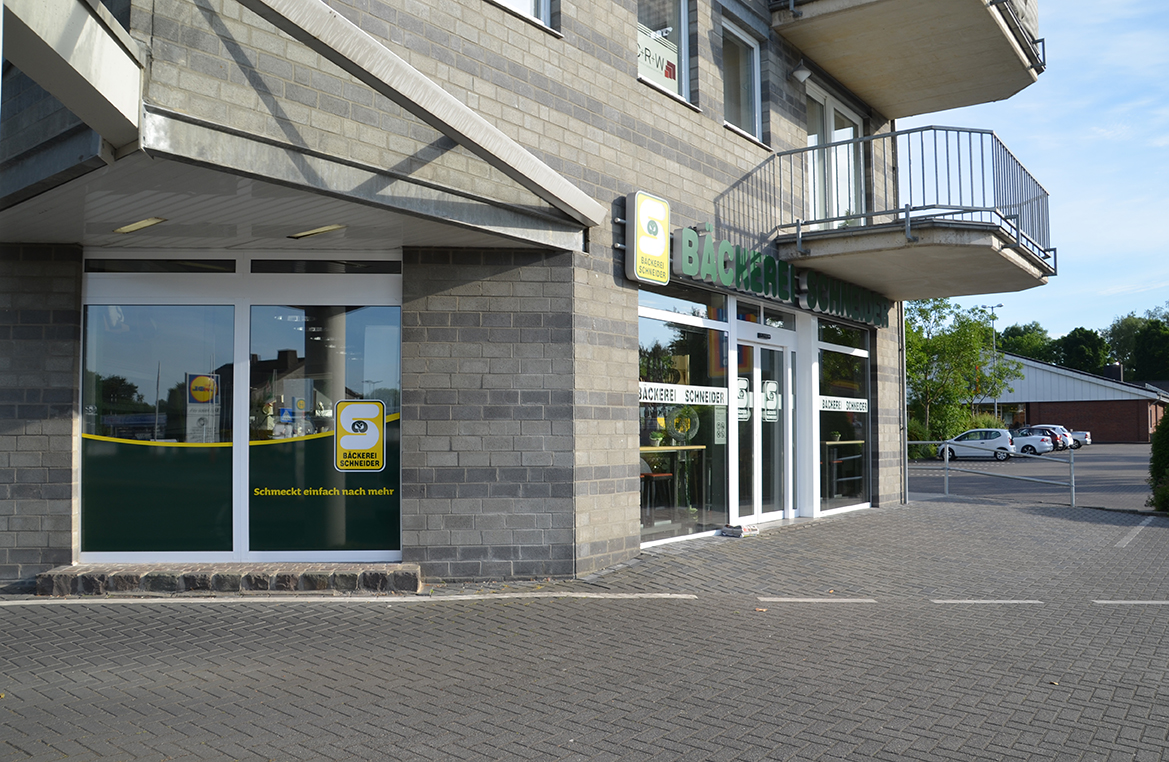 Baeckerei_Schneider_Bedburg2-ADS_Frame_Seitenteil_mit_Oberlicht