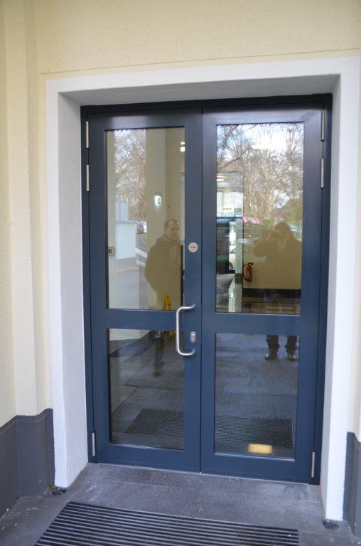 Hueck-WS-DS-075-SerieUf-≥-13-Wm2K-Fluchtweg-barrierefrei-WK2-incl.-Motorschloss-und-Transponderansteuerung